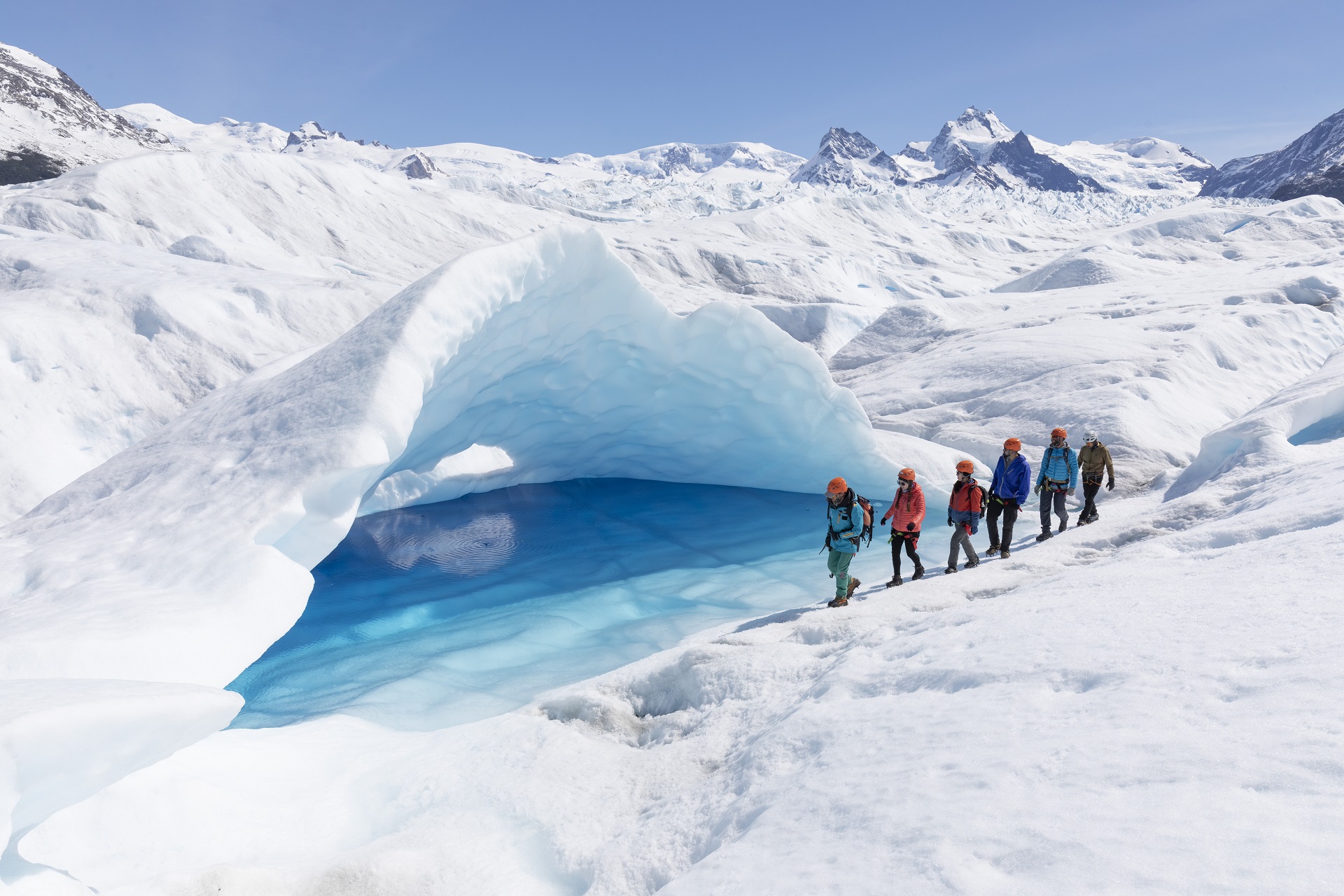 Trekking between Lakes and Glaciers